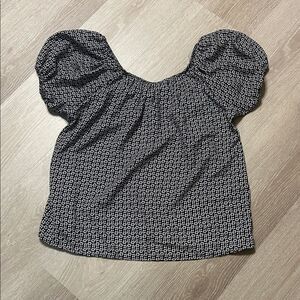 NWT Boutique Brand “If She Loves” Flower Puffed Sleeve Tie Back Top